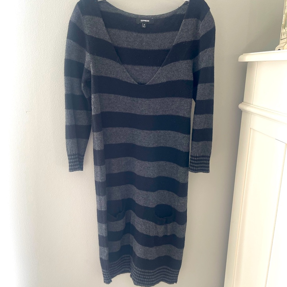 V-neck sweater dress